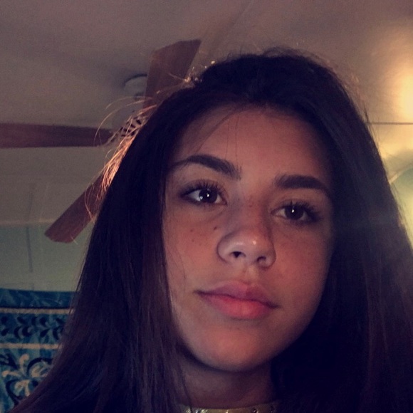 Meet your Posher, Risa - Picture 2 of 5